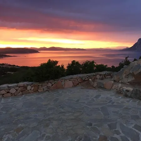 La Finestra Sulla Baia , Charming Sea View By San Teodoro, Coda Cavallo Apartment *