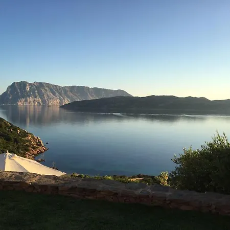 Apartment La Finestra Sulla Baia , Charming Sea View By San Teodoro, Coda Cavallo