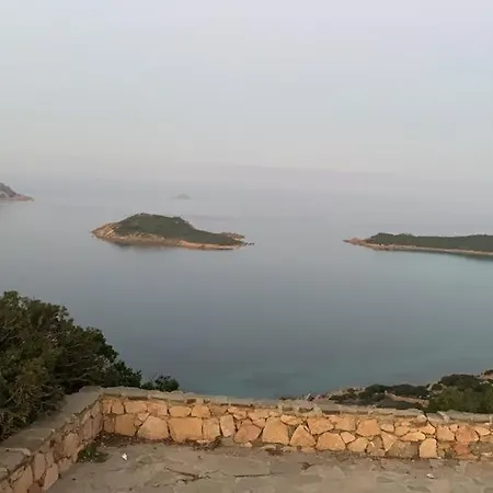 Apartment La Finestra Sulla Baia , Charming Sea View By San Teodoro, Coda Cavallo
