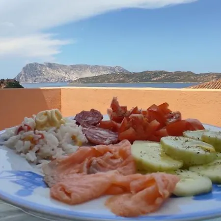 Apartment La Finestra Sulla Baia , Charming Sea View By San Teodoro, Coda Cavallo