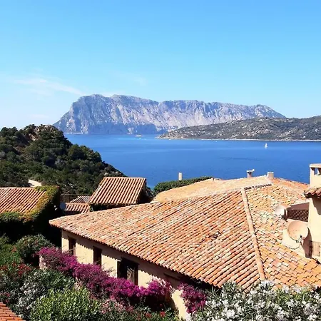 Apartment La Finestra Sulla Baia , Charming Sea View By San Teodoro, Coda Cavallo